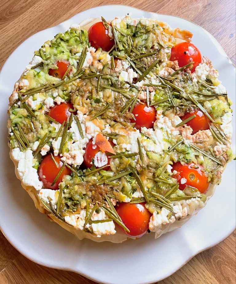 Gourmet salad with fresh vegetables