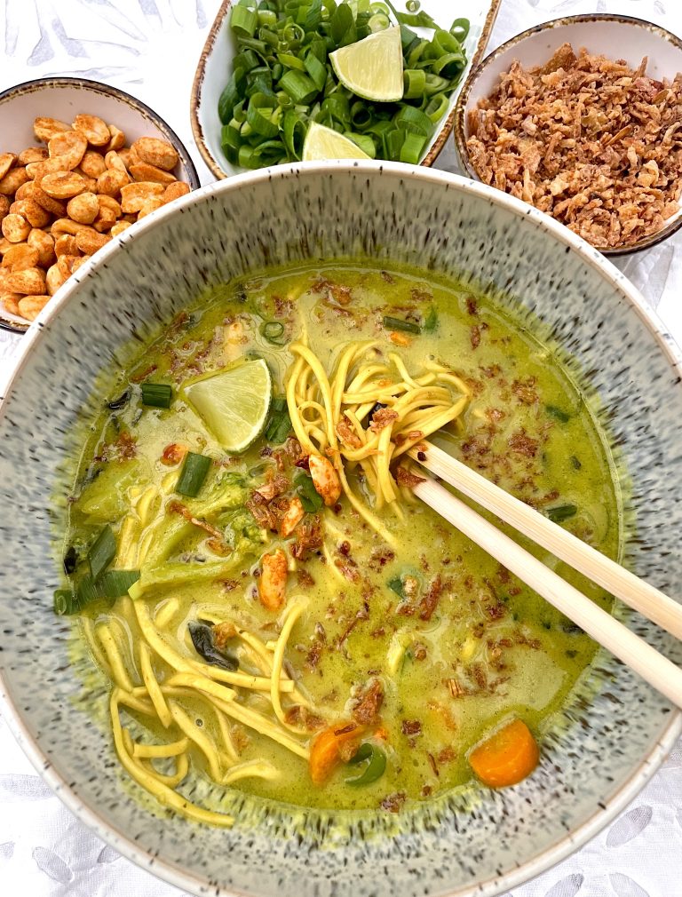 Green herb noodles with vegetables