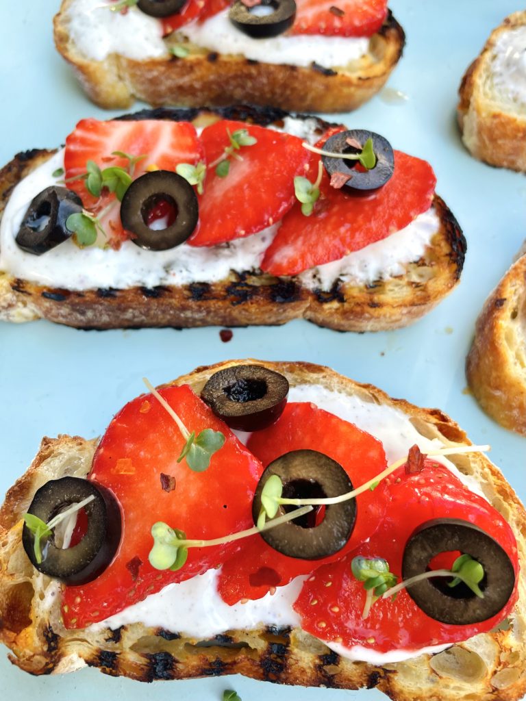 The tablTomato and olive crostinie by tania